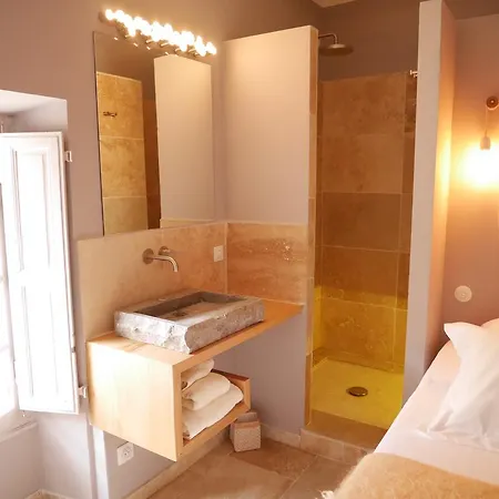La Maison De La Place Lourmarin Гостевой дом 4*