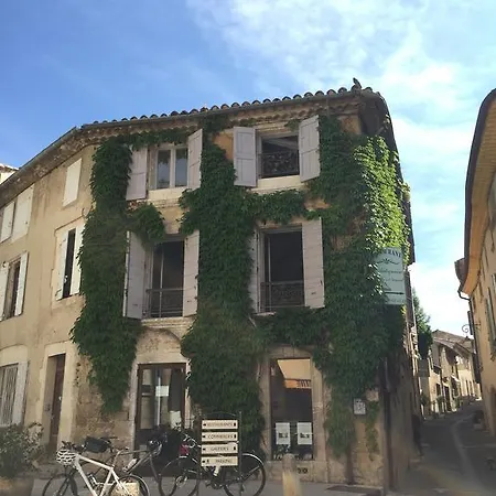 La Maison De La Place Lourmarin Лурмарин