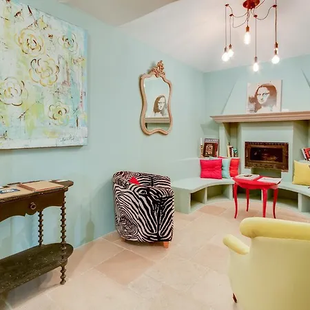 Гостевой дом La Maison De La Place Lourmarin 4*