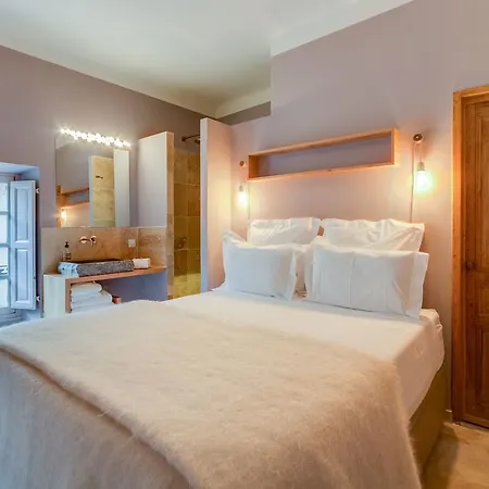Гостевой дом La Maison De La Place Lourmarin