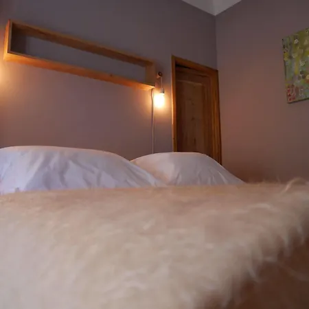 La Maison De La Place Lourmarin Гостевой дом 4*