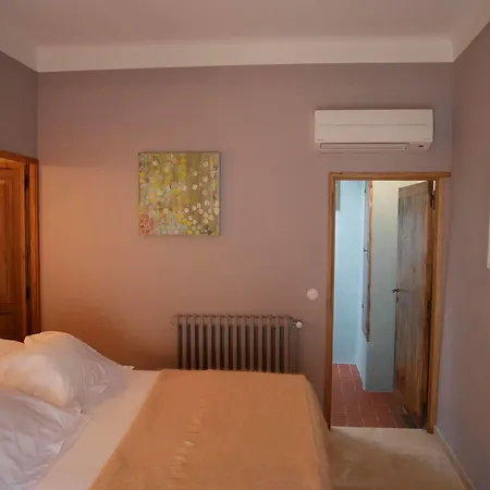 Гостевой дом La Maison De La Place Lourmarin Лурмарин