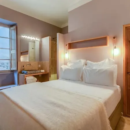 Гостевой дом La Maison De La Place Lourmarin