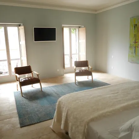 La Maison De La Place Lourmarin 게스트하우스 루르마랭
