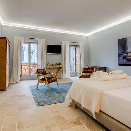 La Maison De La Place Lourmarin 게스트하우스