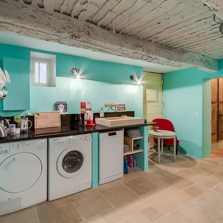La Maison De La Place Lourmarin 4* 루르마랭