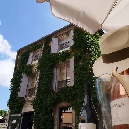 게스트하우스 La Maison De La Place Lourmarin 4*