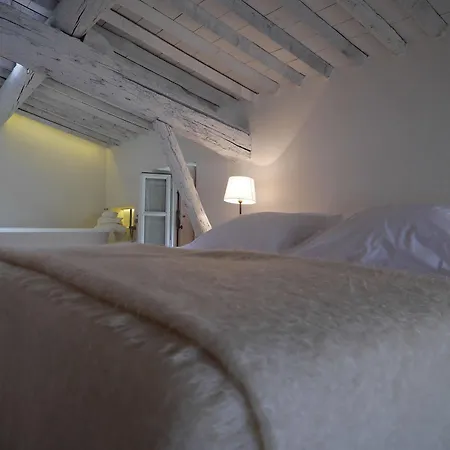 La Maison De La Place Lourmarin 4*