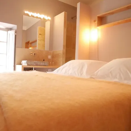 게스트하우스 La Maison De La Place Lourmarin 4*